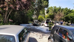 voiture en feu centre de venissieux